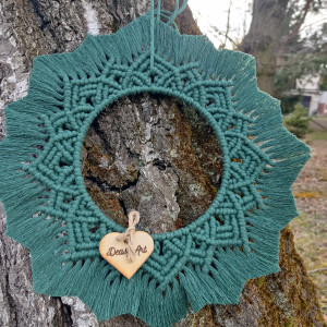 Makramowa mandala w kolorze butelkowej zieleni