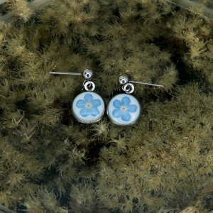 Kolczyki z niezapominajkami, niezapominajka w żywicy epoksydowej