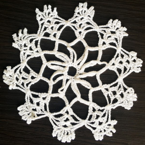 Malutkie serwetki robione szydełkiem