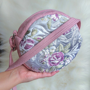 Torebka na ramię, różowa w kwiaty, okrągła