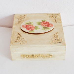 Szkatułka z ornamentem