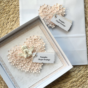 256,kartka na chrzest św. w pudełku z torebką dla dziewczynki