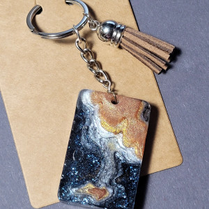 Brelok "Wyspa" z żywicy cszarno-brązowy do kluczy albo torebki