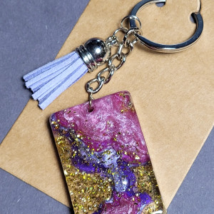 Brelok z żywicy "Wyspa" różowo-fioletowa do kluczy albo torebki