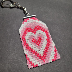Brelok "Serce" tkany ręcznie z koralików szklanych Preciosa