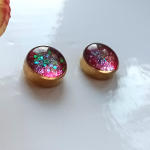 Czerwone kolczyki wkrętki, brokat, biżuteria ze stali