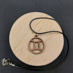 Naszyjnik wisiorek drewniany ZNAK ZODIAKU BLIŹNIĘTA