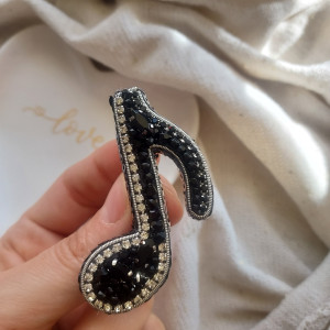 Muzyczna broszka nutka