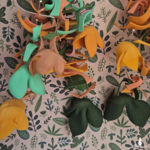 Kolczyki kwiaty pomarańczowo zielone  lekkie