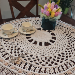 Duży okrągły makramowy bieżnik w stylu Boho