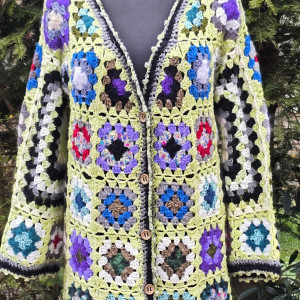 Kolorowy, radosny, wiosenny, szydełkowy kardigan boho - granny squares