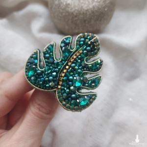 Urocza wiosenna broszka liść monstery