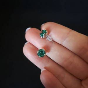 Delikatne Zielone Sztyfty - Minimalistyczne Kolczyki