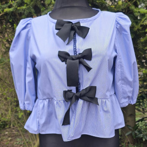 Bluzka z kokardami zainspirowana Ganni Cotton-Poplin Peplum Blouse