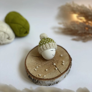 Czapeczka z pomponem na jajka wielkanocne - 1 szt.