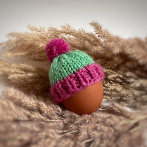 Czapeczka z pomponem na jajka wielkanocne - 1 szt.