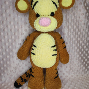 Maskotka Tygrysek na szydełku.