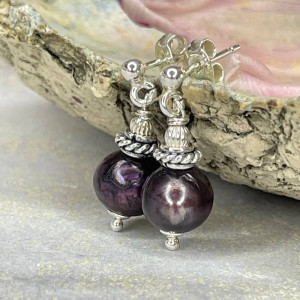 Srebrne kolczyki z fioletową perłą a1160