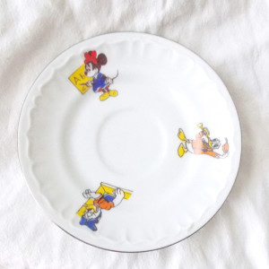 prl talerzyk dla dziecka, retro talerzyk Bogucice, bajkowy talerzyk kaczor donald, vintage talerzyk myszka minnie, prl porcelana dla dzieci