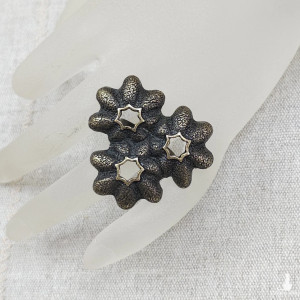 162 pierścionek vintage, mosiężny, oryginalny, duży pierścionek; kwiaty; regulowany