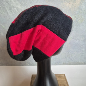 Czapka czerqono czarna smerfetka uniwersalna