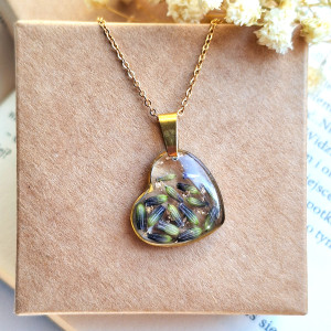 Wisiorek z żywicy serce z lawendą