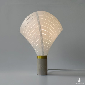 Lampka nocna ze śnieżnobiałym wodoodpornym abażurem