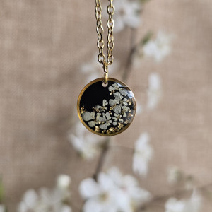 Złota zawieszka złoty wisiorek kwiat naszyjnik żywica z żywicy kwiaty z kwiatami czarne żywica epoksydowa dzika marchew