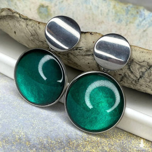 Kolczyki w perłowym odcieniu szmaragdu Binnur e9/1