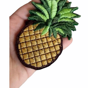Haftowana broszka ananas