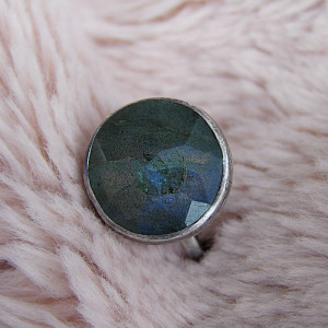 Labradoryt, prosty surowy pierścień, srebro 925, rozmiar 17