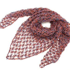 Dwukolorowa chusta apaszka ażurowa na szydełku robiona jeans z cegłą