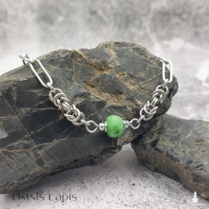 Bransoletka chainmaille- zoisyt z rubinem