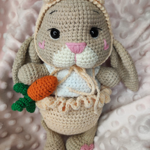 Maskotka króliczek na szydełku