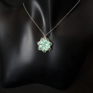 Zielony Naszyjnik z Koralikami i Kryształkami - Biżuteria Handmade dla Modnych Kobiet