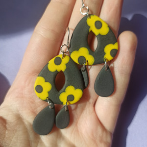Kolczyki z gliny polimerowej w kwiaty