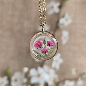 Złota zawieszka złoty wisiorek kwiat naszyjnik żywica z żywicy suszone kwiaty z kwiatami żywicy kwiaty żywica różowy kwiat gipsówka gipsówki różowa