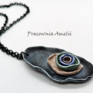 polymer clay wisior na łańcuszku kolorowe skórki 1