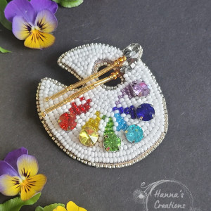 "Paleta malarska" broszka zdobiona cyrkoniami i koralikami