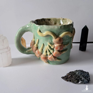 średni kubek ze skolopendrą