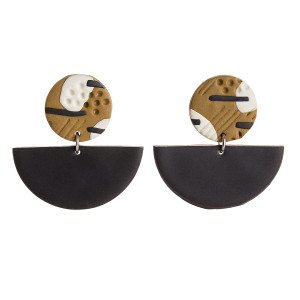 Kolczyki z wiszącym półokręgiem - abstrakcja karmelowo czarno biała