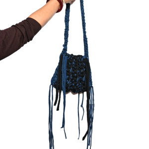 Duża torba z recyklingu – ręcznie szydełkowana, boho, mini granatowa