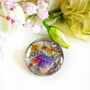 Broszka z Żywicy z Suszonymi Kwiatami