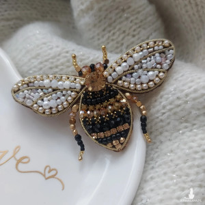 Cudna broszka PSZCZOŁA