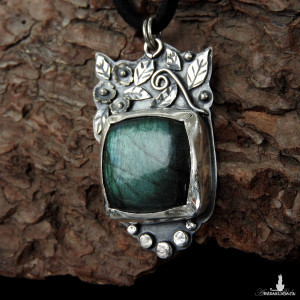 Wisiorek srebrny z zielonym labradorytem ogród