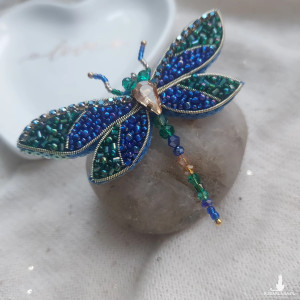 Cudna wiosenna broszka WAŻKA szmaragdowo-kobaltowa