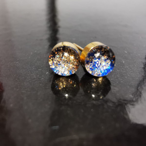 Bardzo małe kolczyki drobna biżuteria granatowe kolczyki
