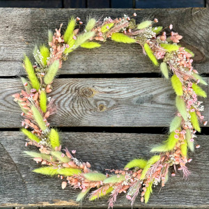 Wiosenny wianek, zielony wianek w sweterku, boho dekoracja, prezent