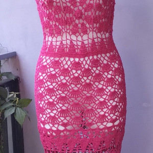 Ażurowa w malinowej czerwieni