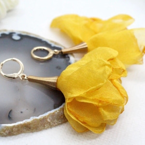 długie kolczyki - szyfonowe kwiatki - żółte